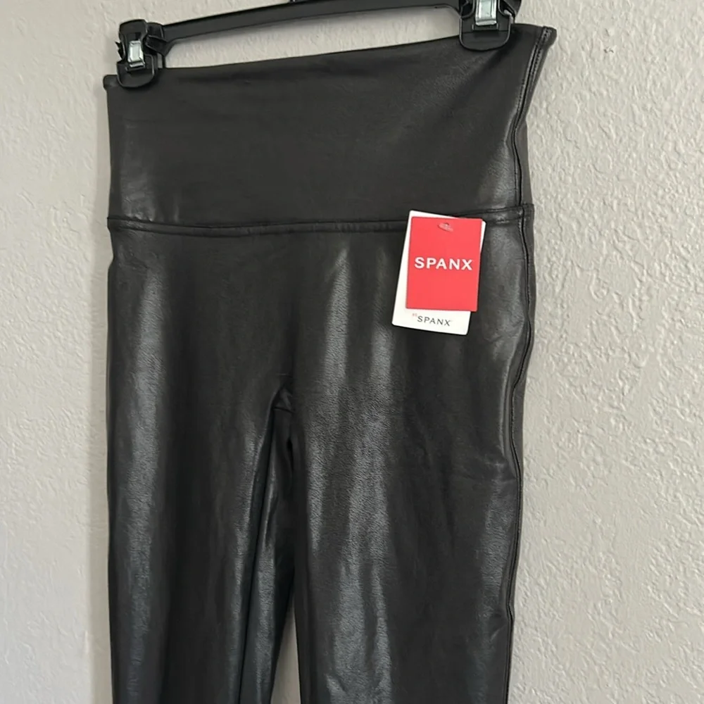 NWT Spanx black leather faux leggings, women’s size medium.